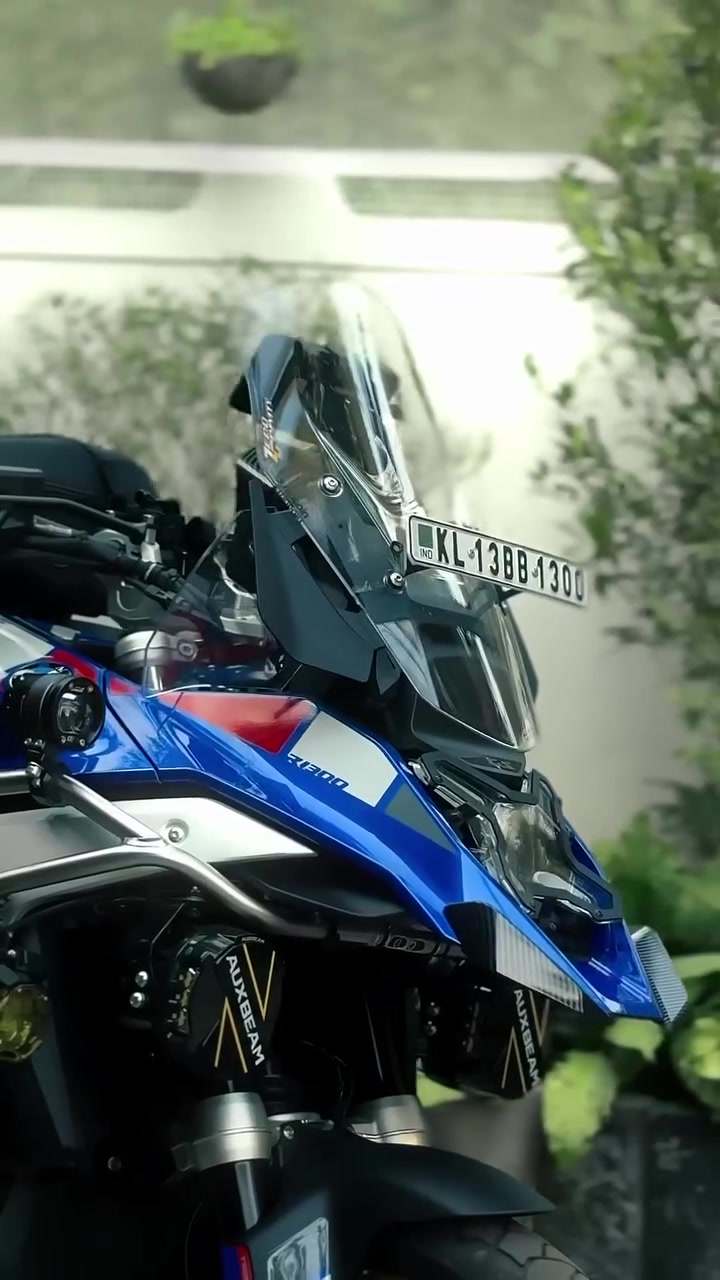 BMW R 1200 GS with Auxbeam aux lights — KL 13BB 1300